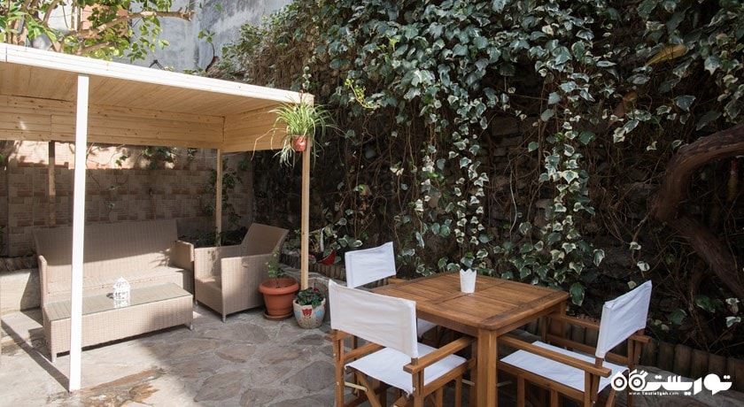 محوطه نشیمن در فضای باز